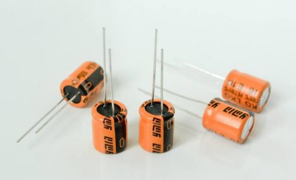 「NIPPON CHEMI-CON」電解電容極性接錯會爆炸，如何避免？